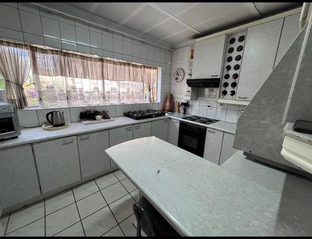 5 BEDROOM HOUSE FOR SALE IN ALBERTON NORTH